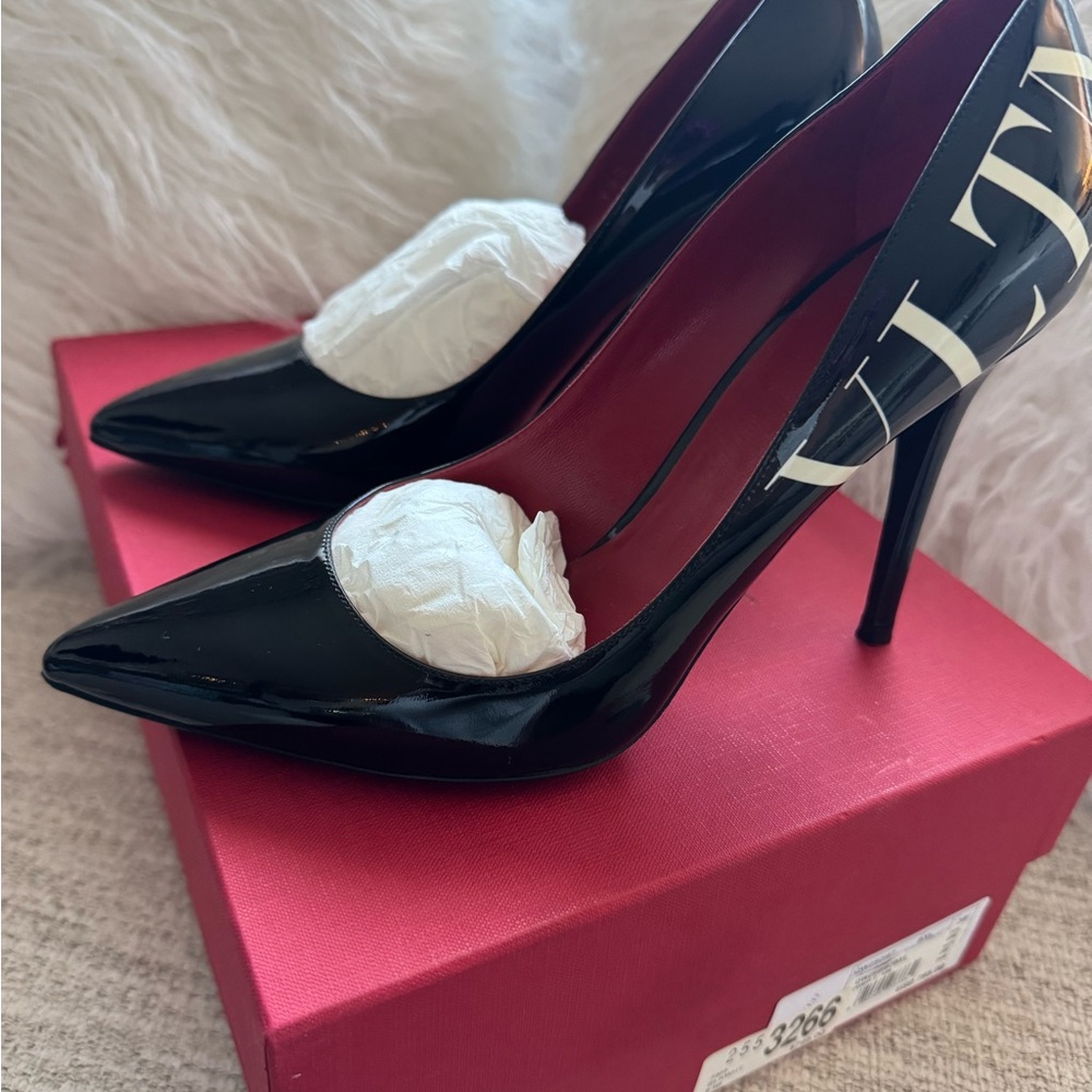 Authentic Women’s Valentino Garavani Patent Pumps Size: 8.5